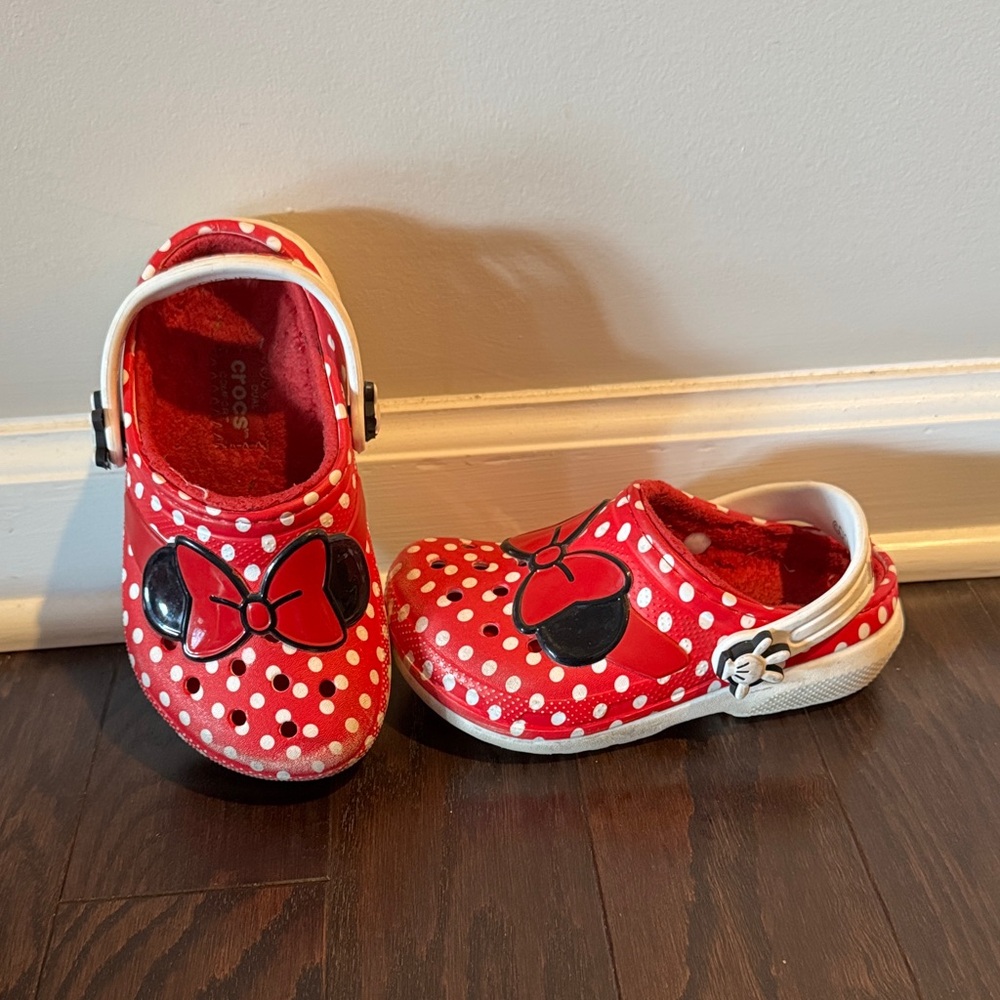 Minnie Mouse lined crocs